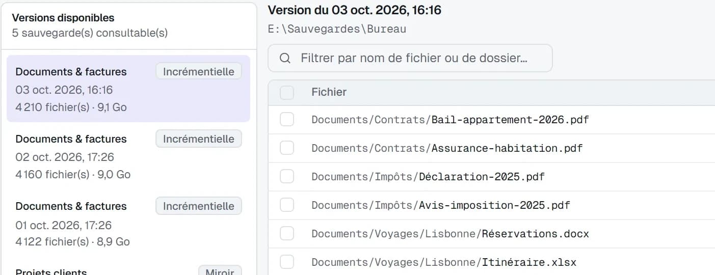 Restauration : versions disponibles à gauche, fichiers de la version choisie à droite, avec cases à cocher pour n'en récupérer que certains.